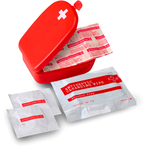 Handy size first aid kit in a plastic.... regalos promocionales